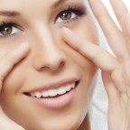 Убираем синяки под глазами: дома и в салоне